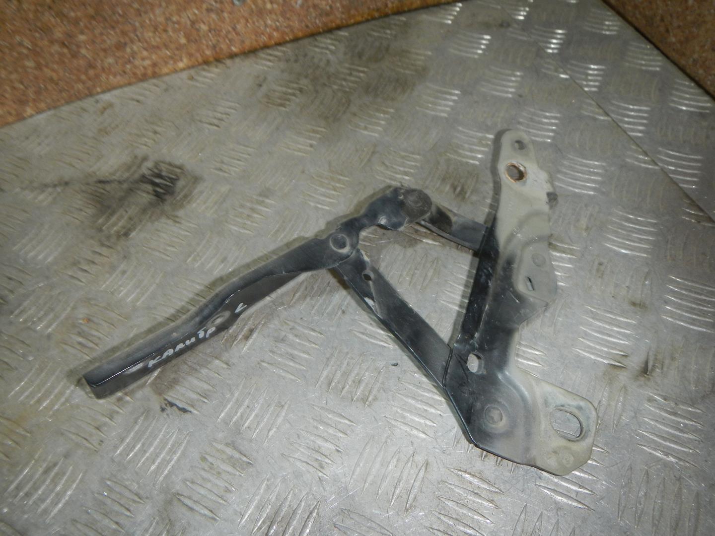 Петля капота левая