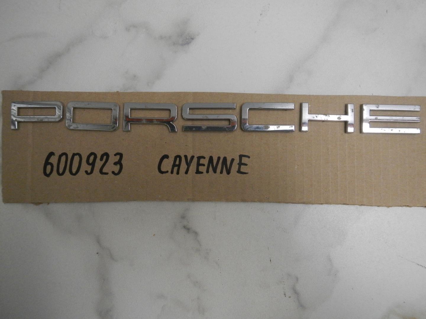 Эмблема на крышку багажника