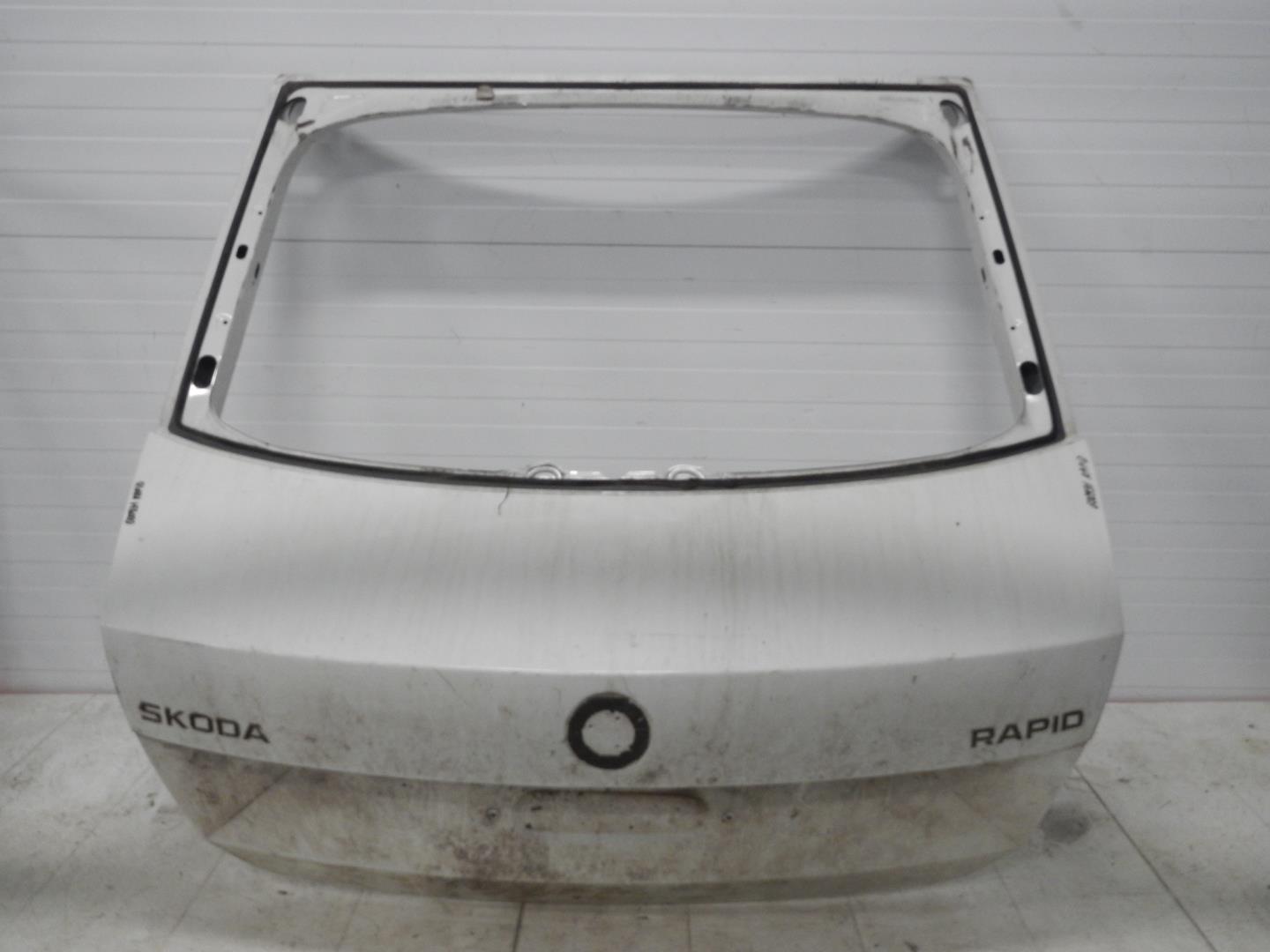 Дверь багажника