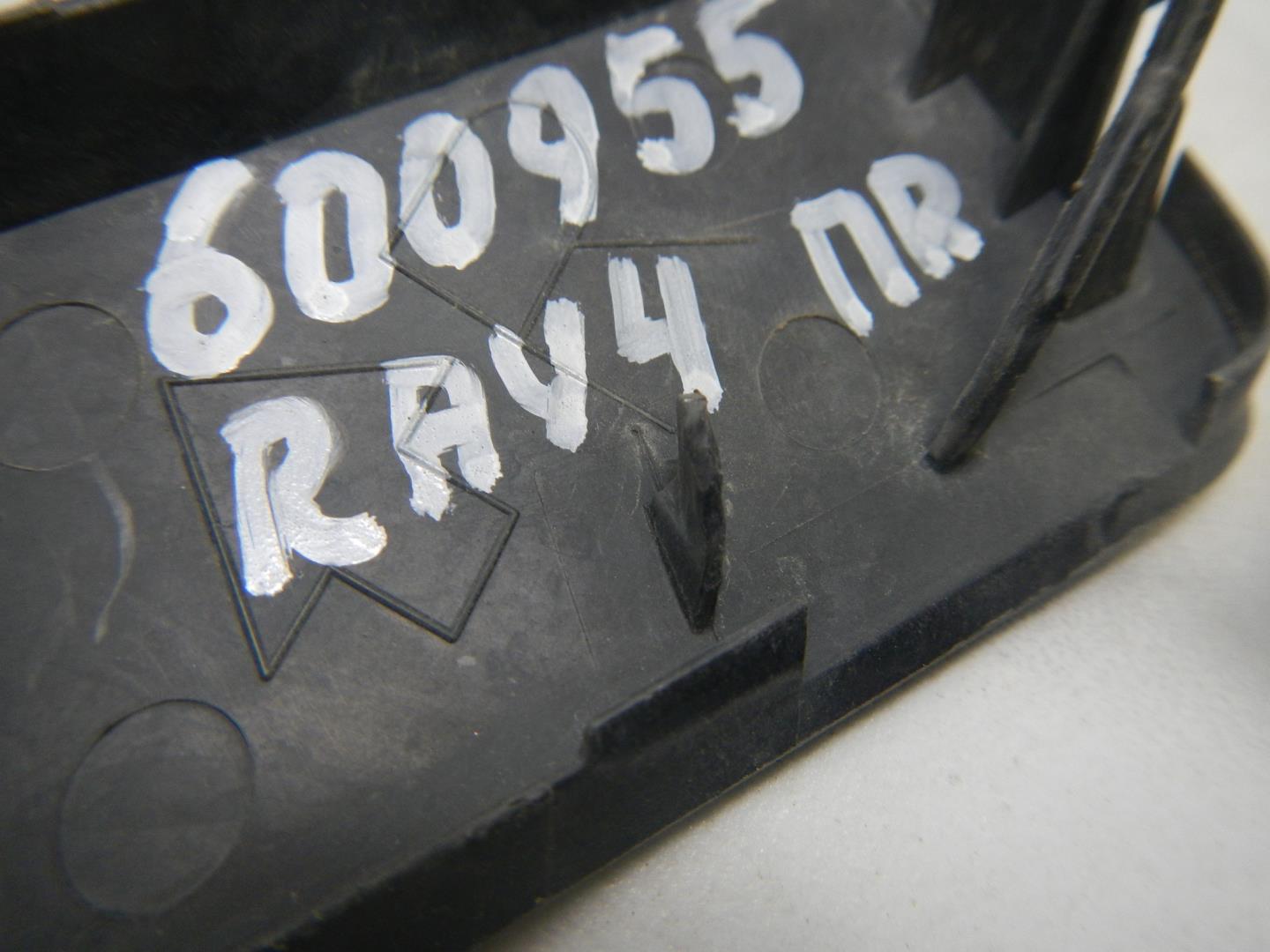 Заглушка буксировочного крюка