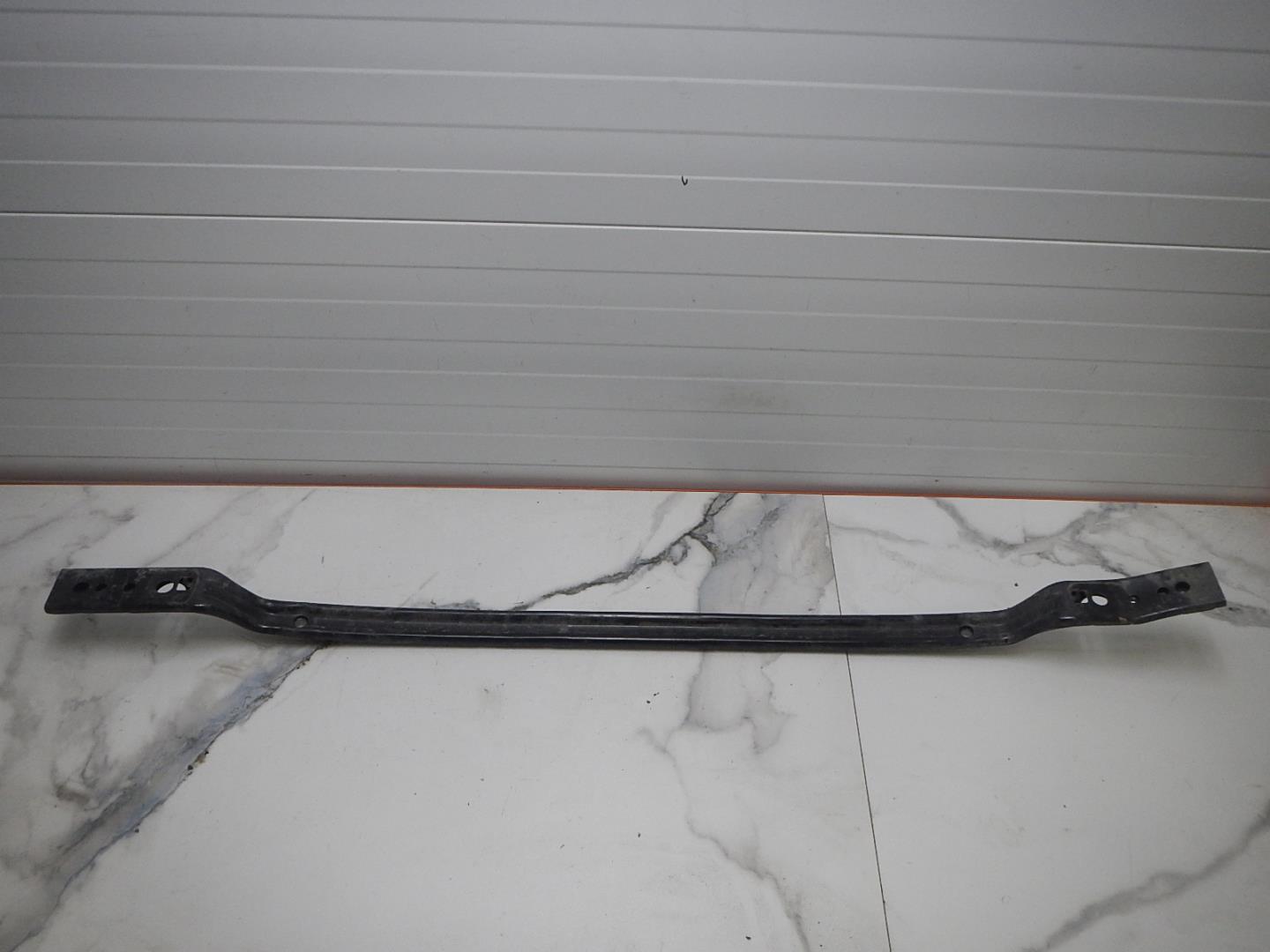 Усилитель переднего бампера