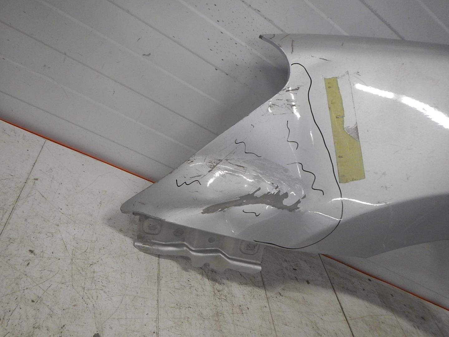 Крыло переднее левое