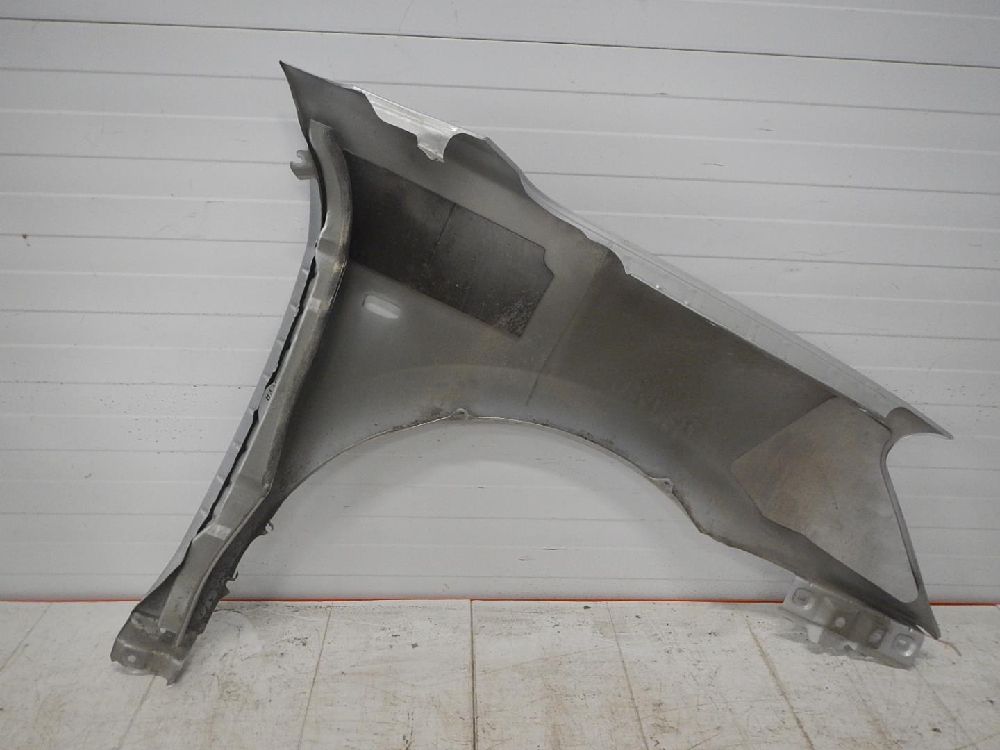 Крыло переднее левое