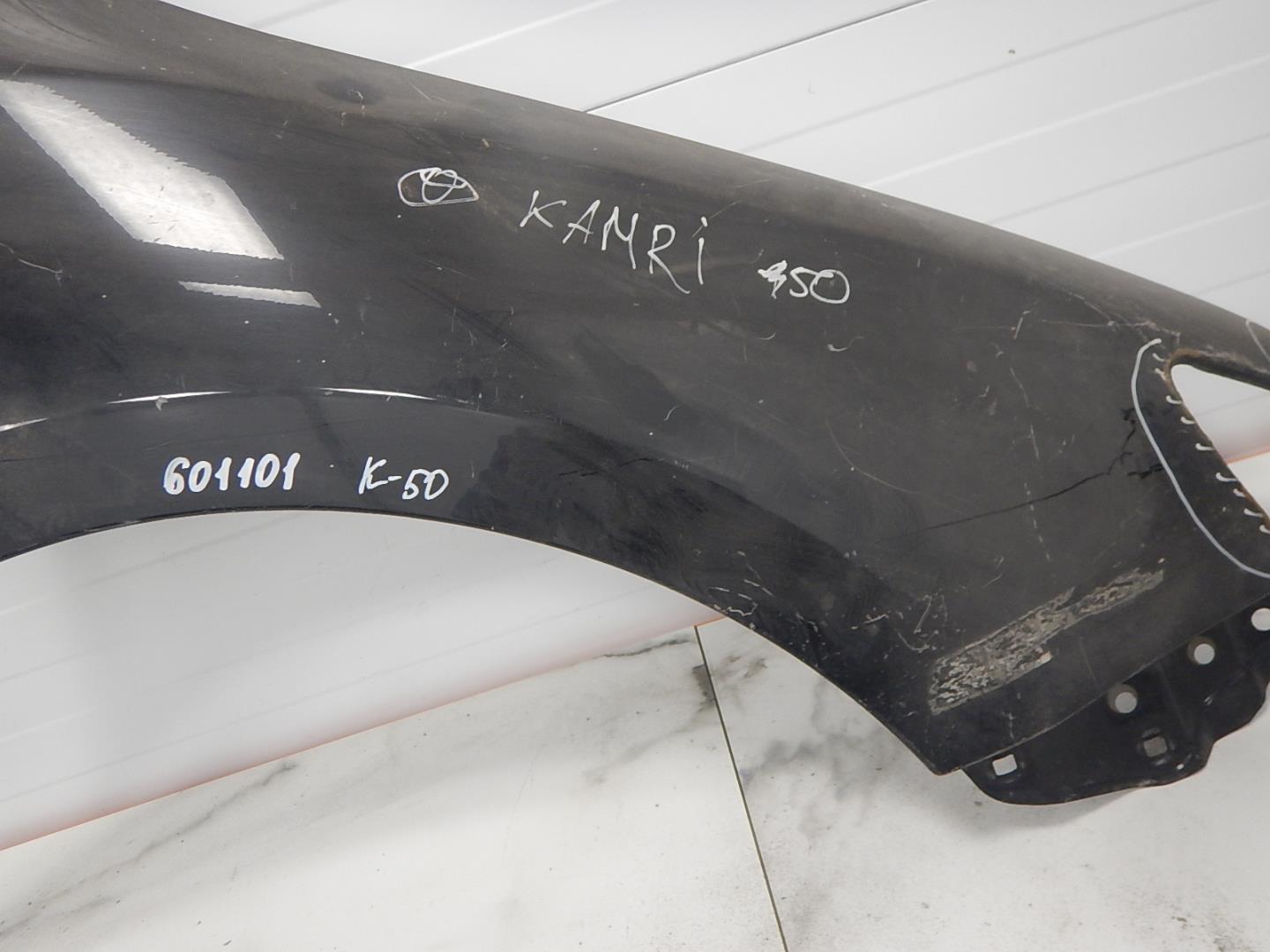 Крыло переднее правое