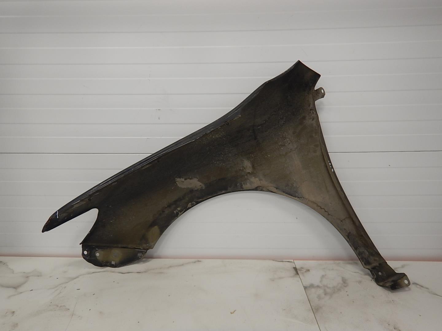 Крыло переднее правое