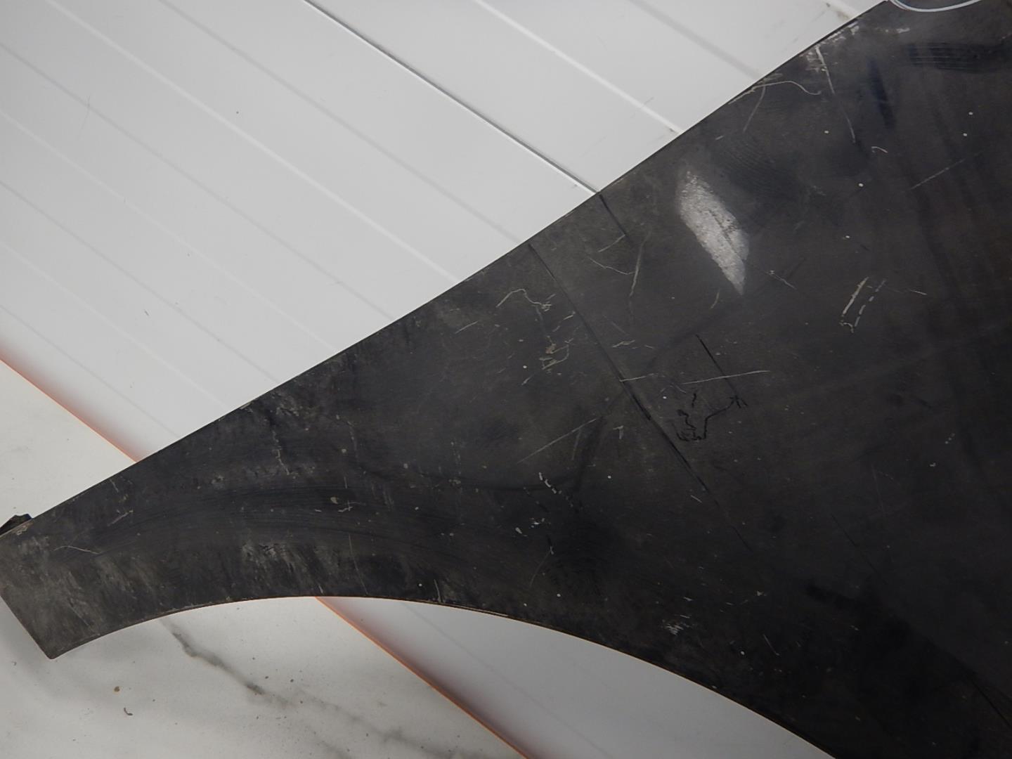 Крыло переднее правое