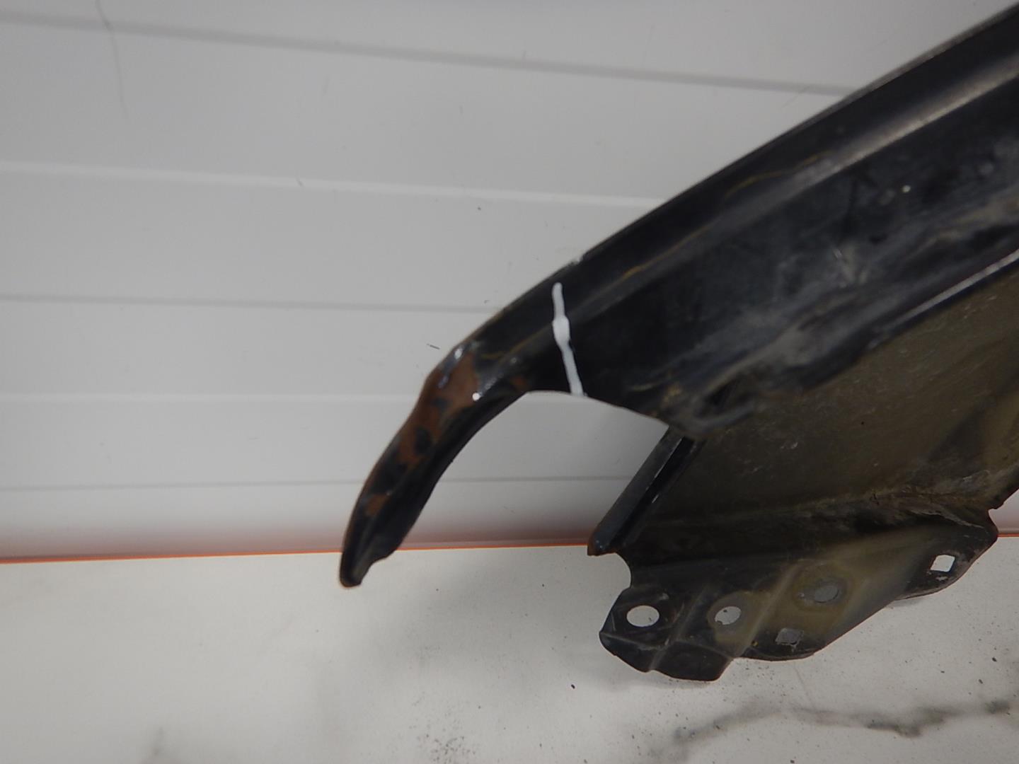 Крыло переднее правое