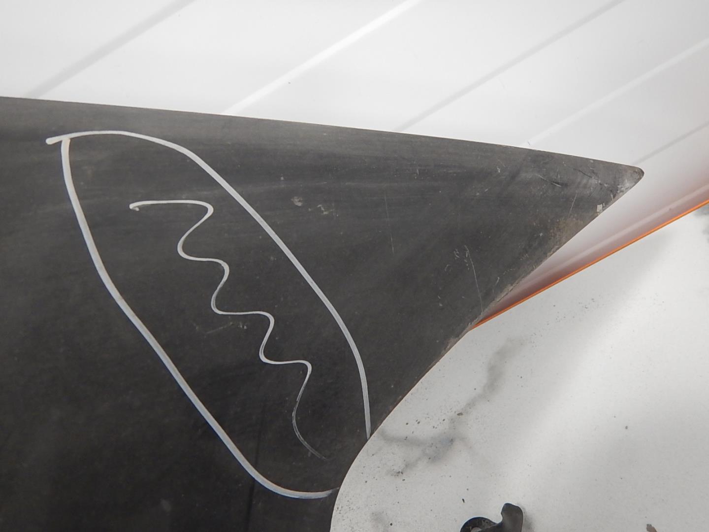 Крыло переднее правое