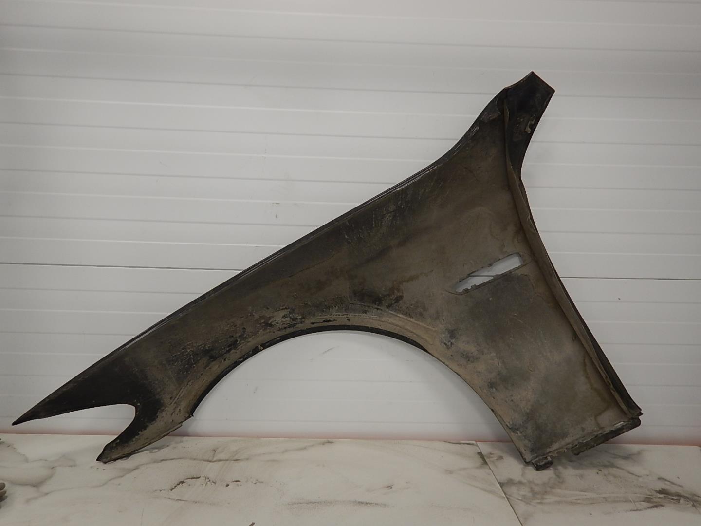 Крыло переднее правое