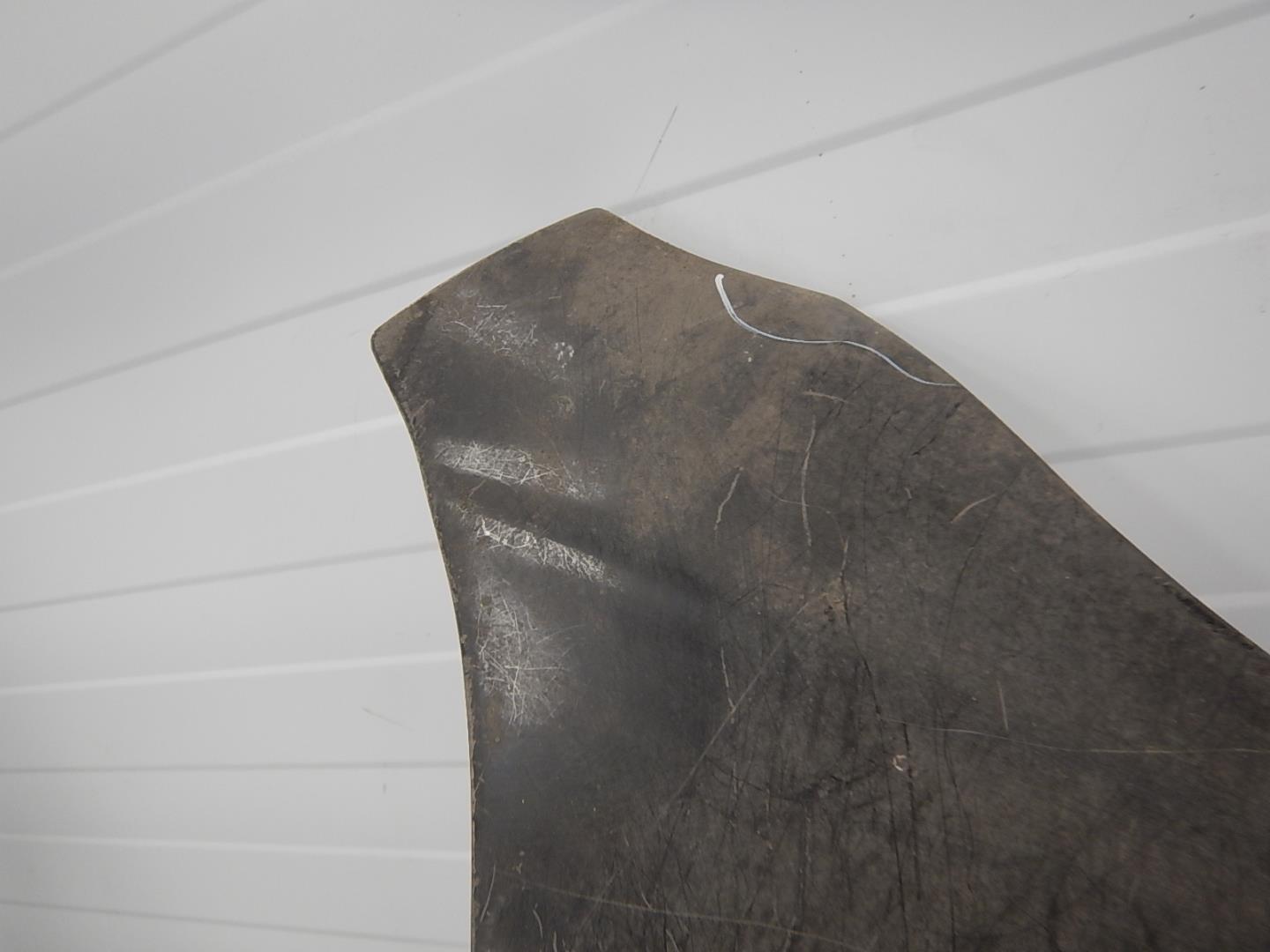 Крыло переднее правое