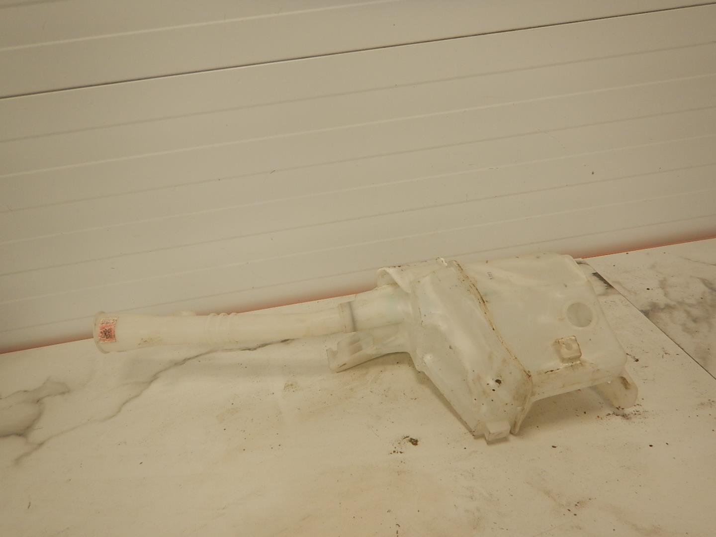 Бачок омывателя лобового стекла