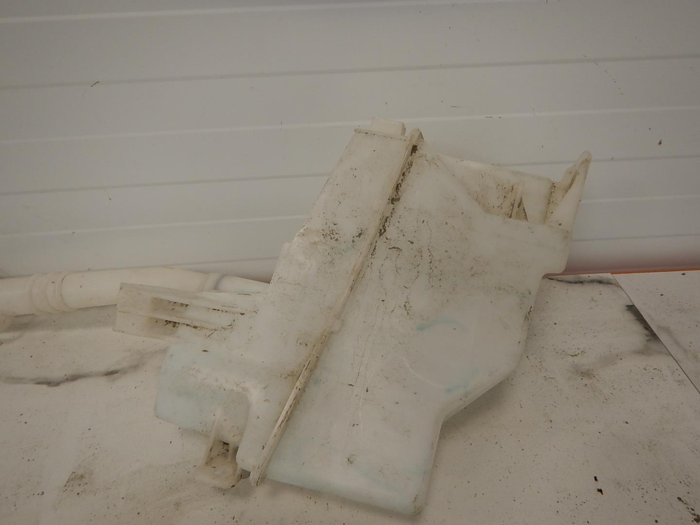 Бачок омывателя лобового стекла