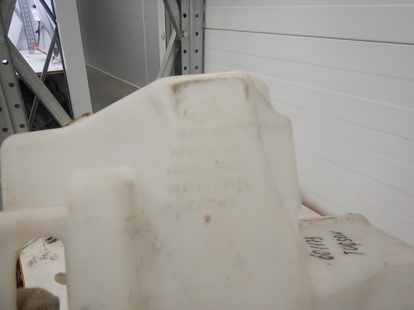 Бачок омывателя лобового стекла