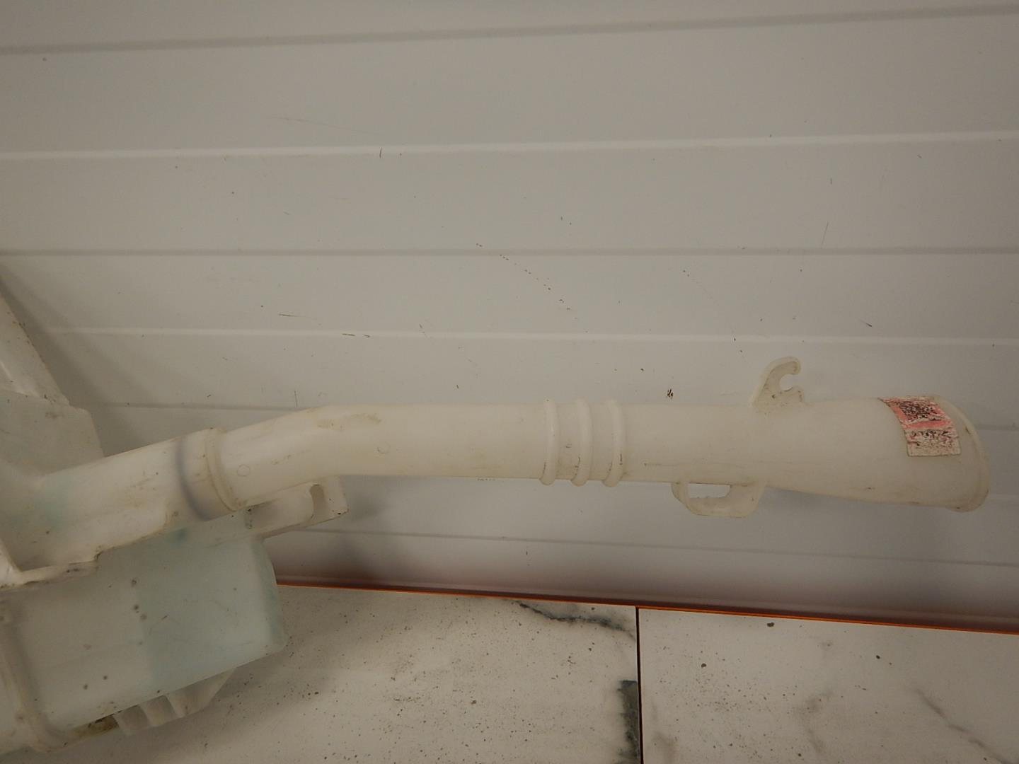 Бачок омывателя лобового стекла