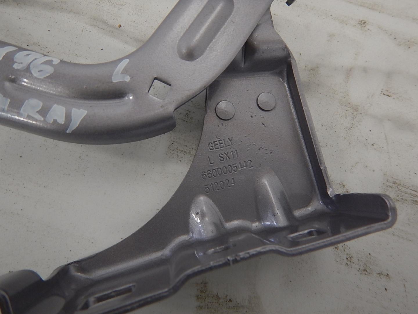 Петля капота левая