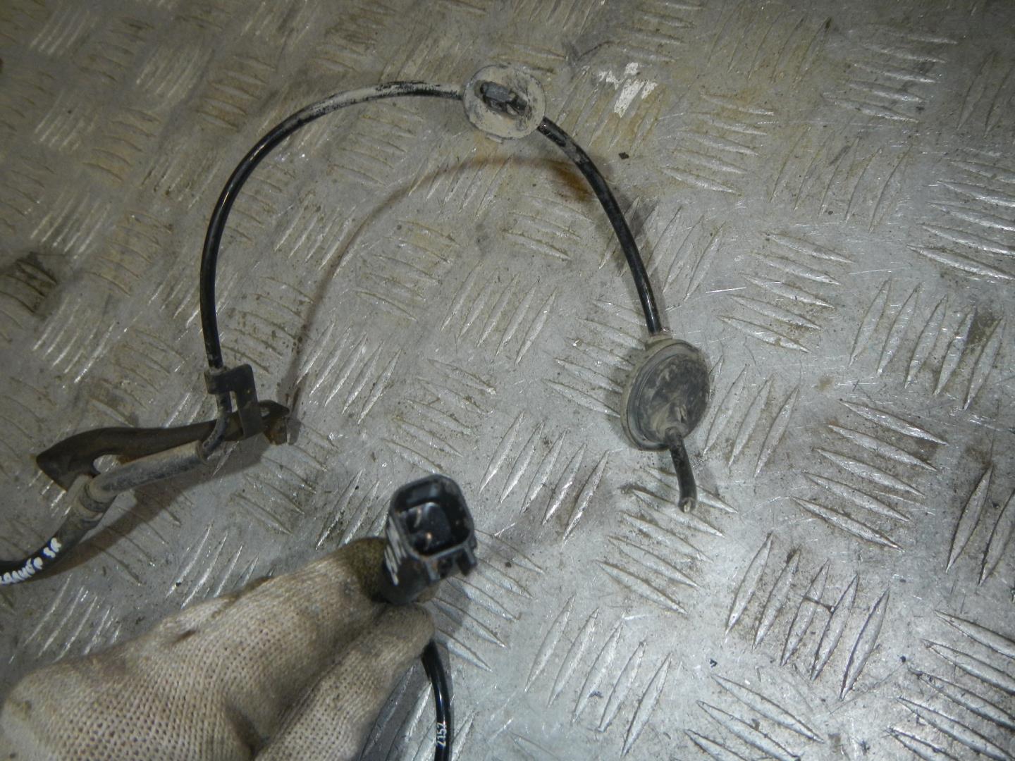 Датчик ABS задний