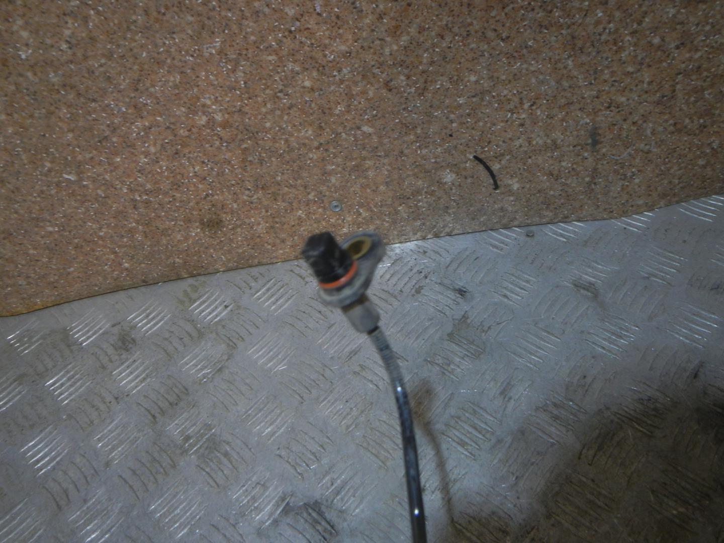 Датчик ABS задний