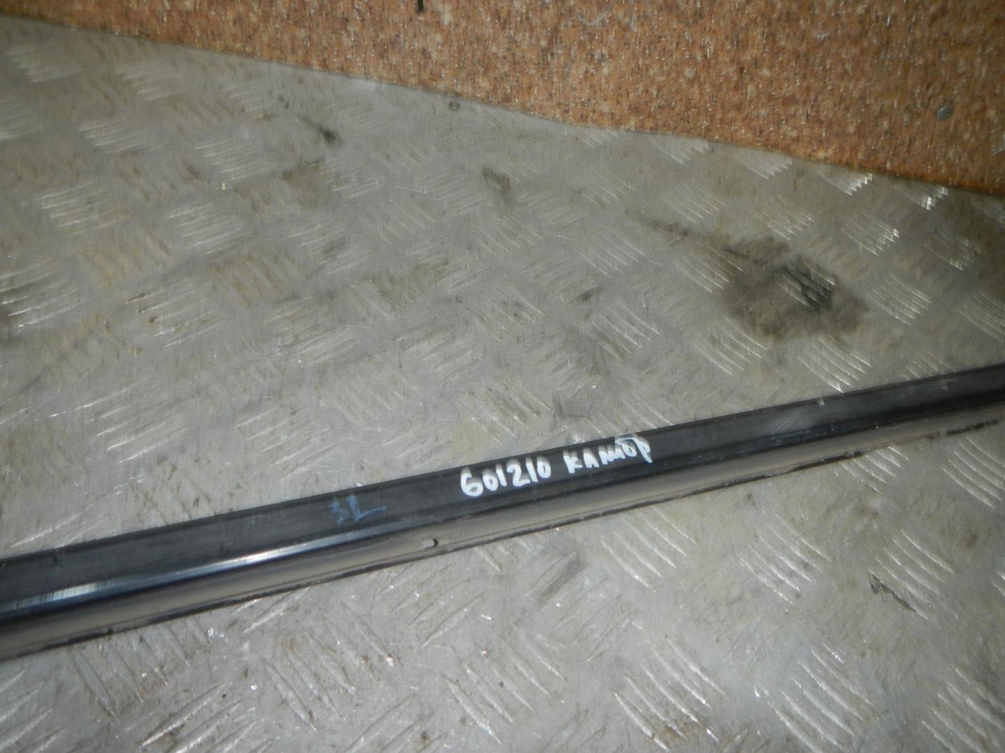 Накладка стекла заднего левого