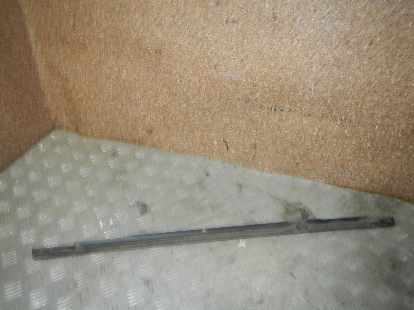 Накладка стекла заднего левого