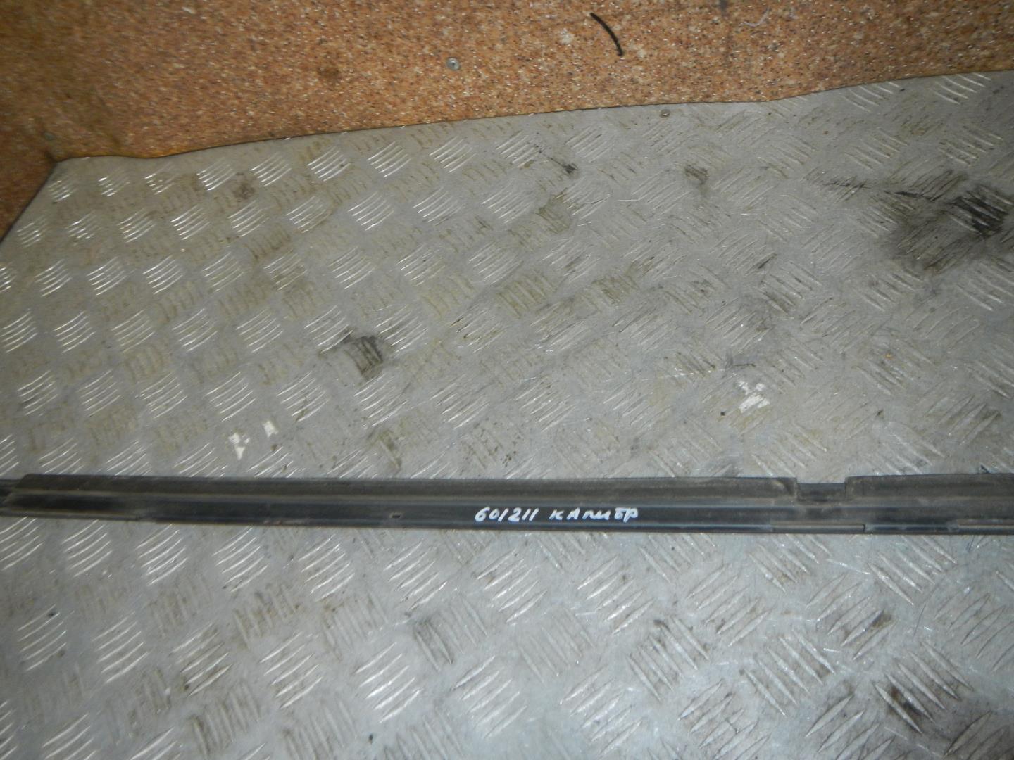 Накладка стекла заднего правого