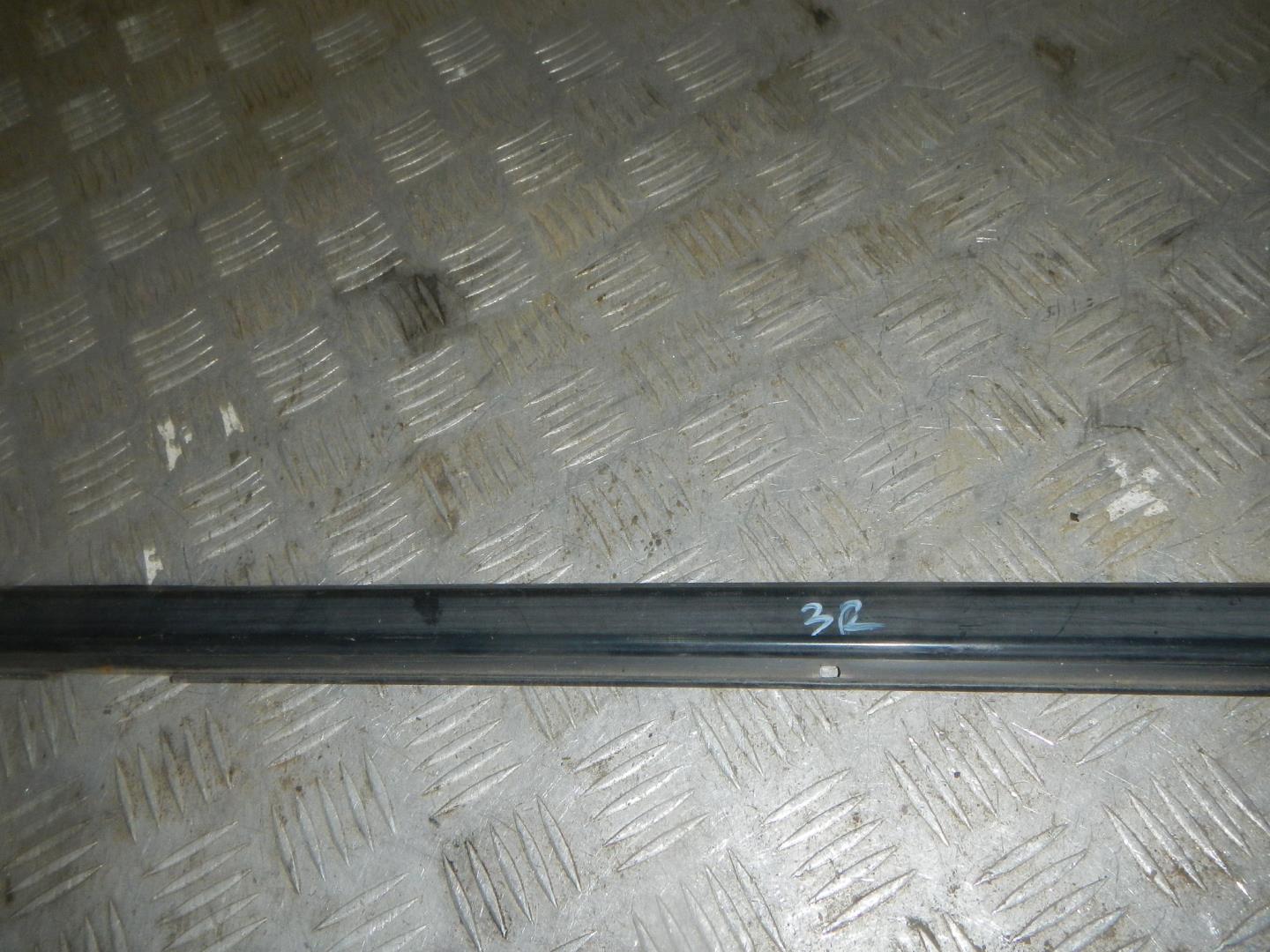 Накладка стекла заднего правого