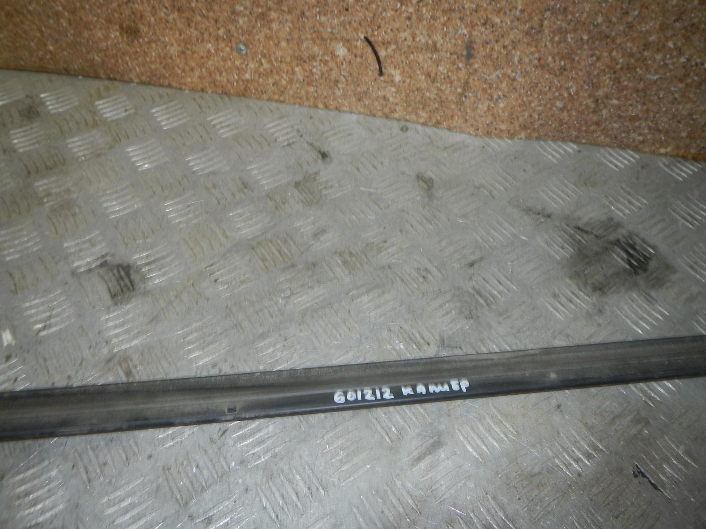 Накладка лобового стекла левая