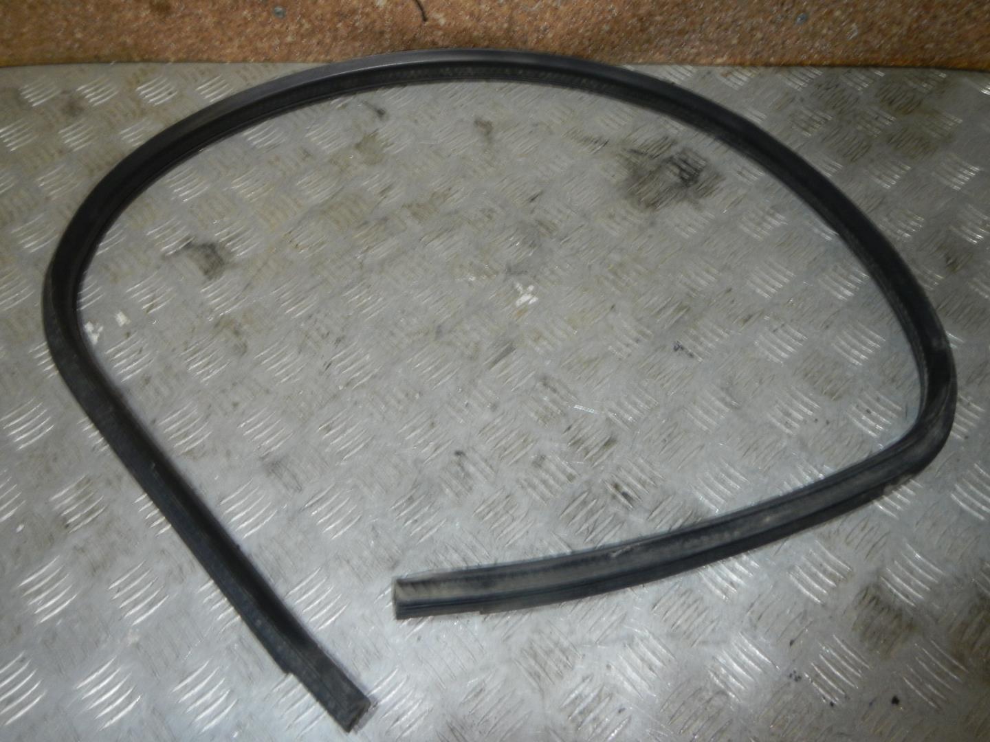 Уплотнитель двери