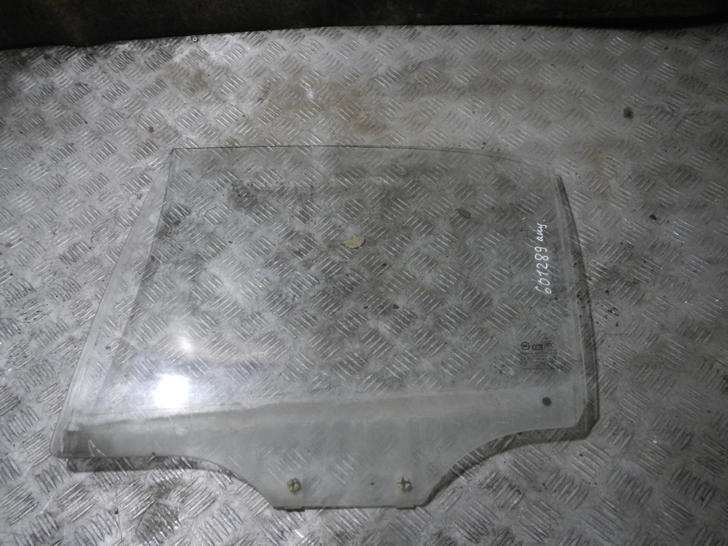 Стекло двери задней левой