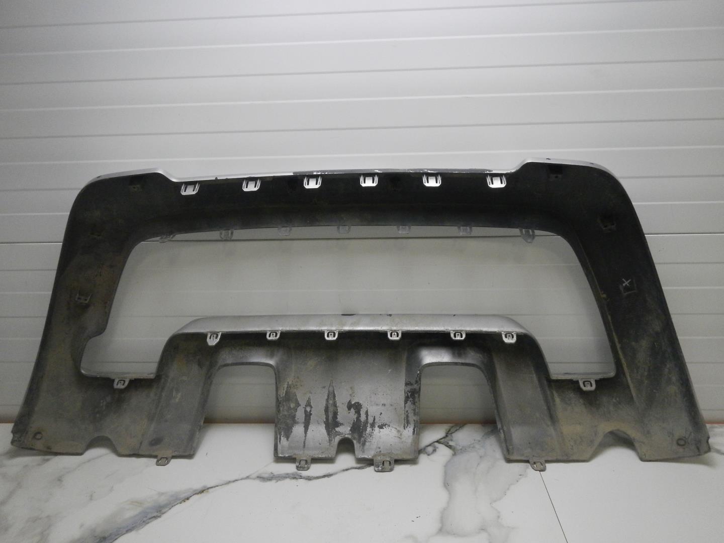 Накладка переднего бампера