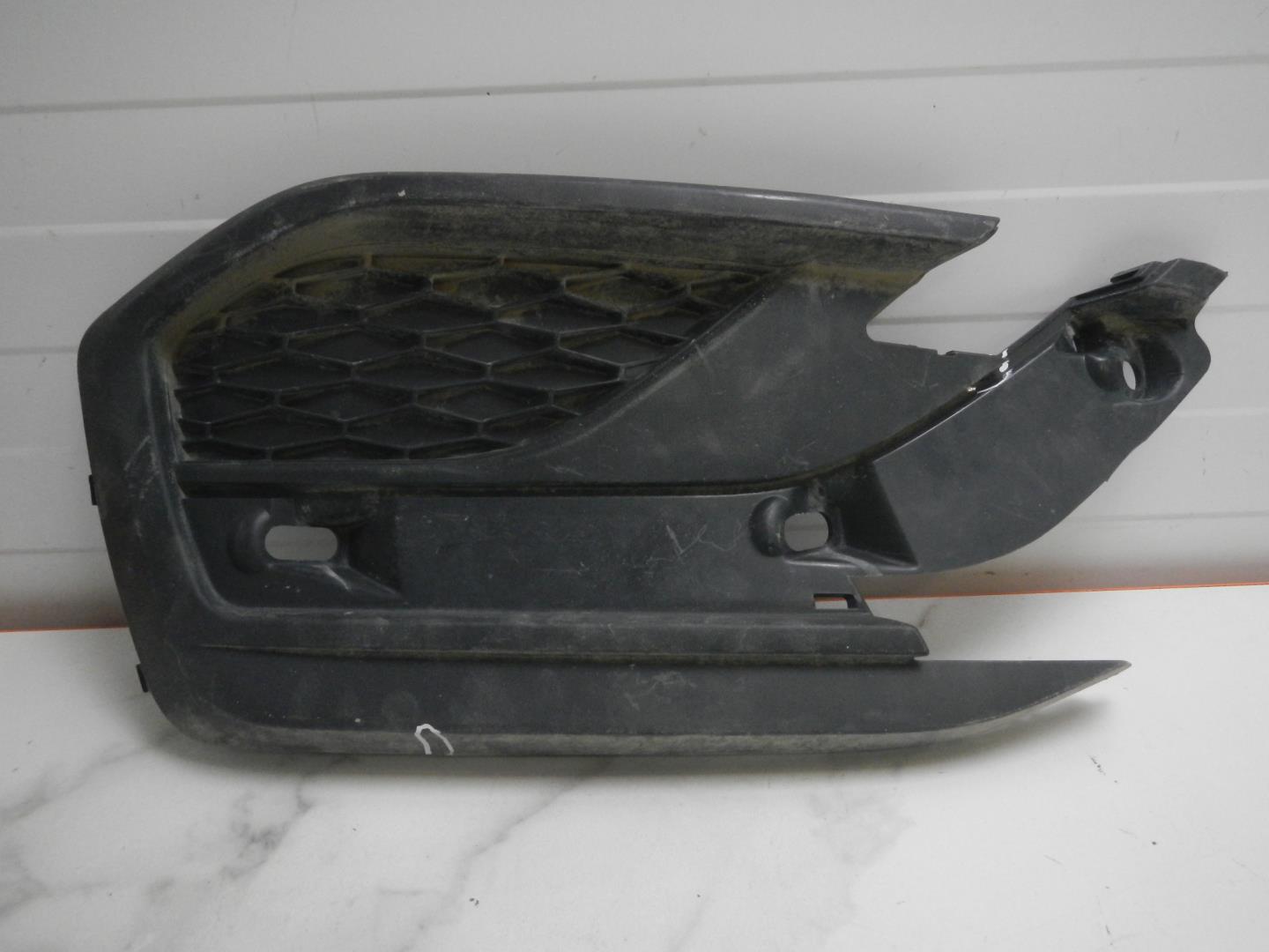 Решетка в бампер правая