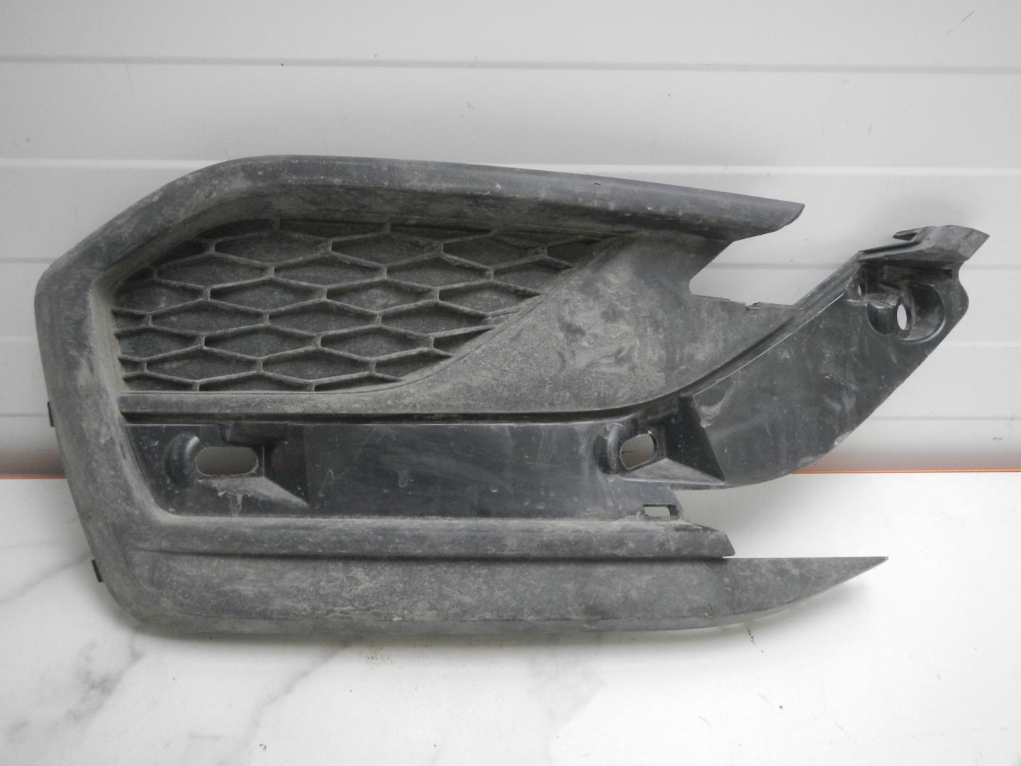 Решетка в бампер правая