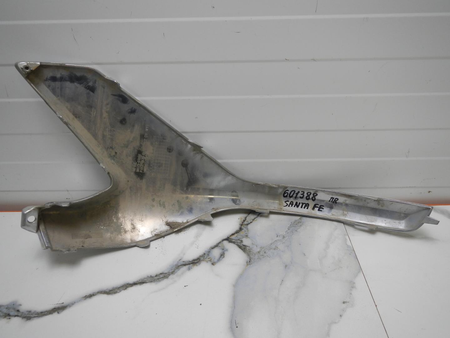 Молдинг переднего бампера правый