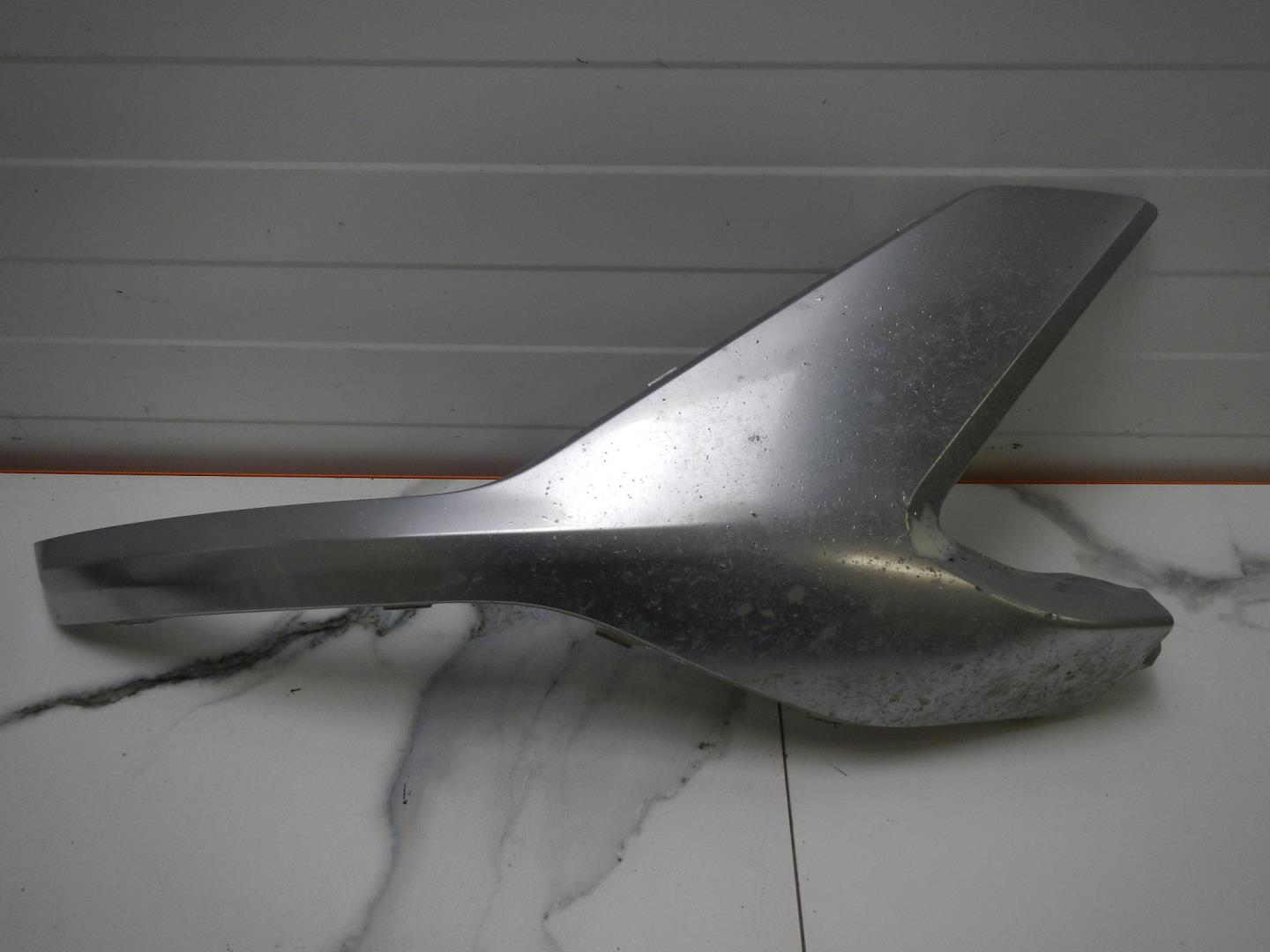 Молдинг переднего бампера правый