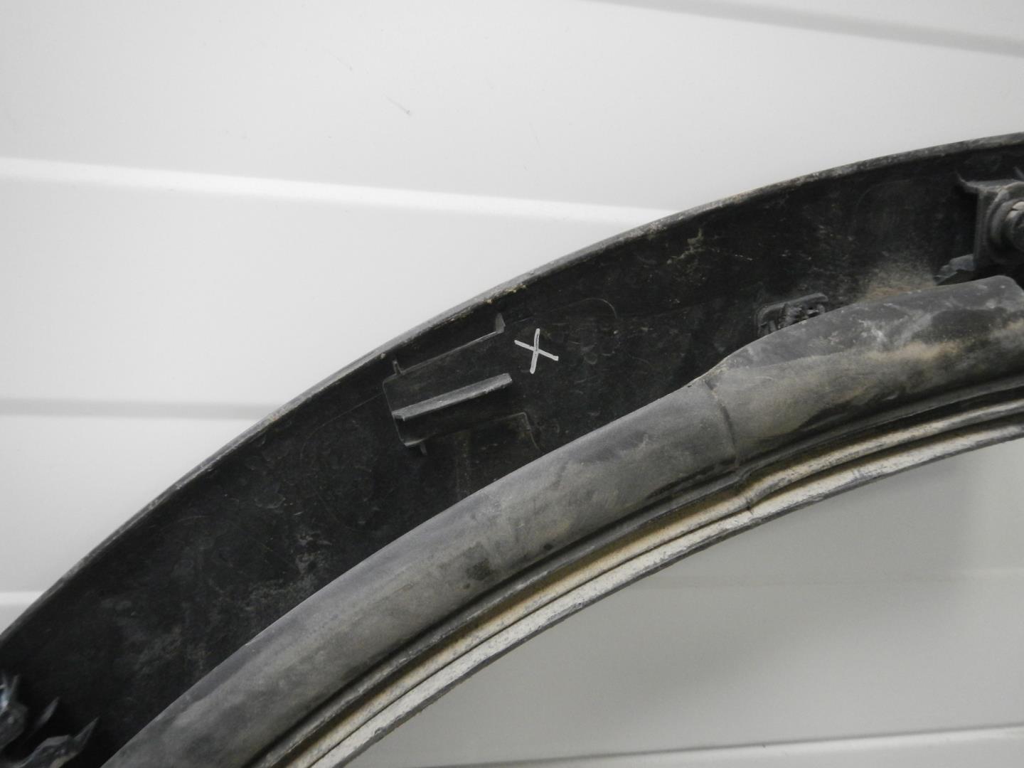 Молдинг задней правой двери