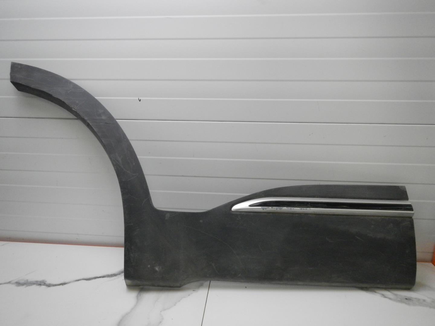 Молдинг задней правой двери