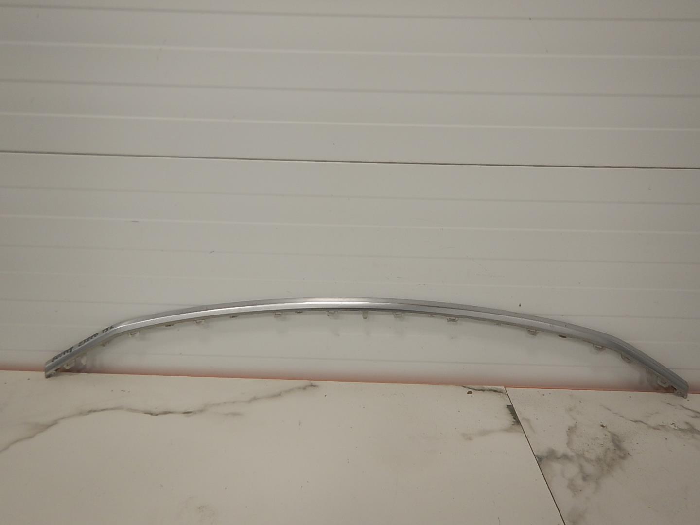 Молдинг переднего бампера