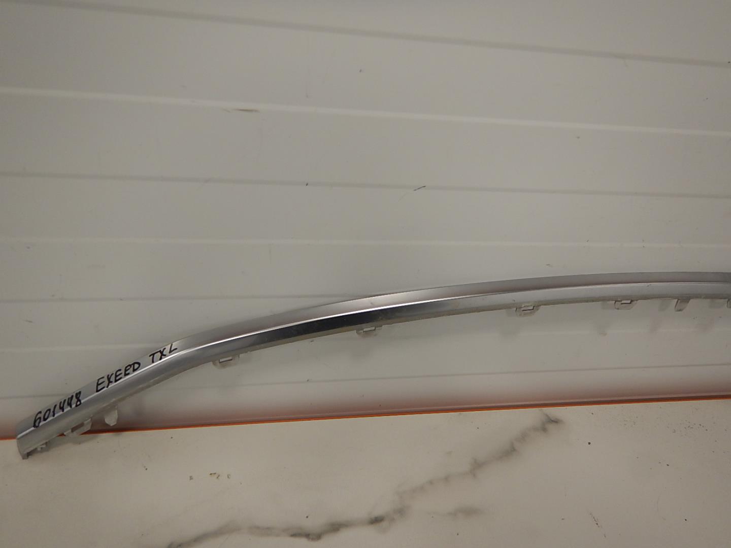 Молдинг переднего бампера