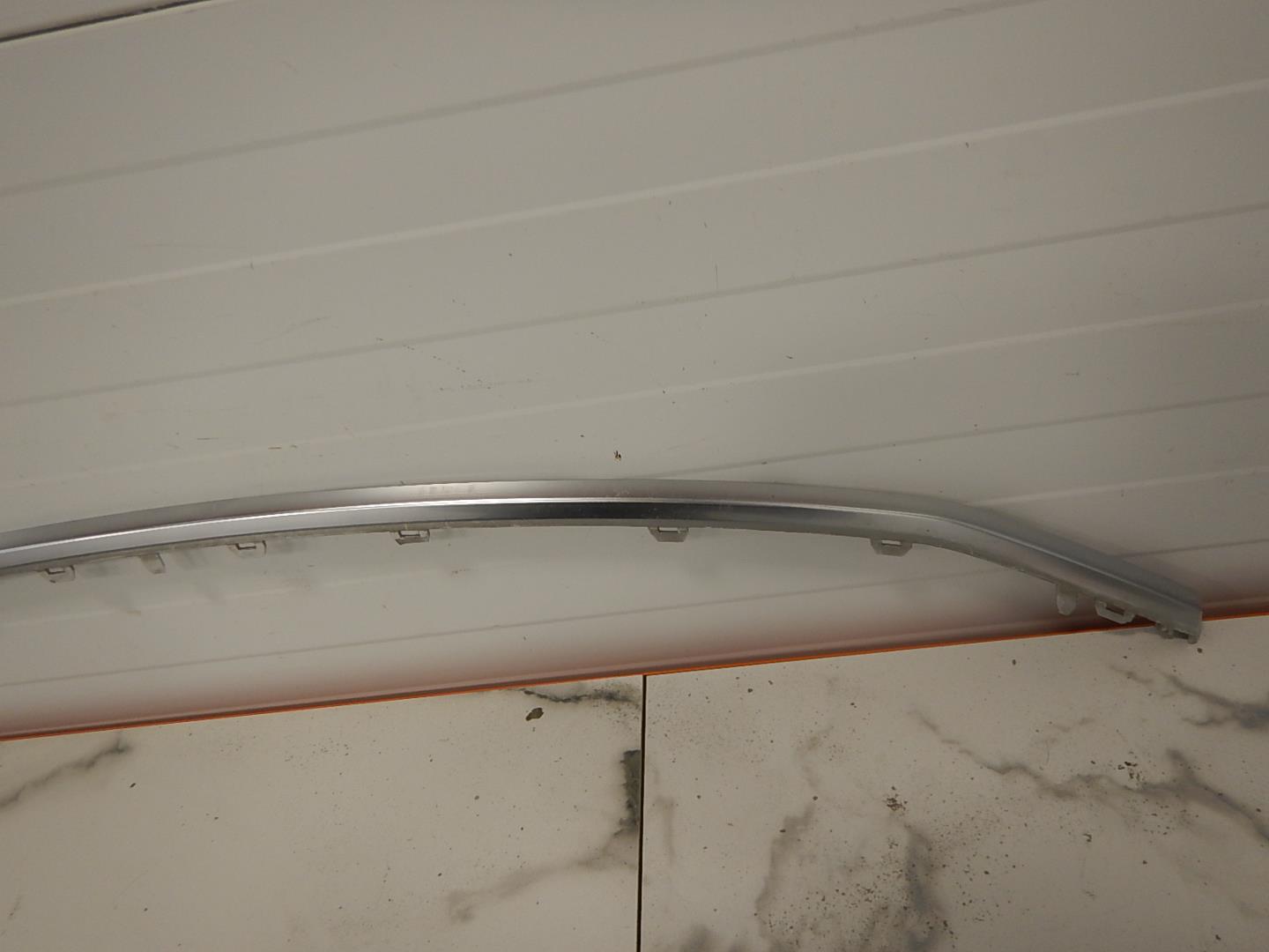 Молдинг переднего бампера