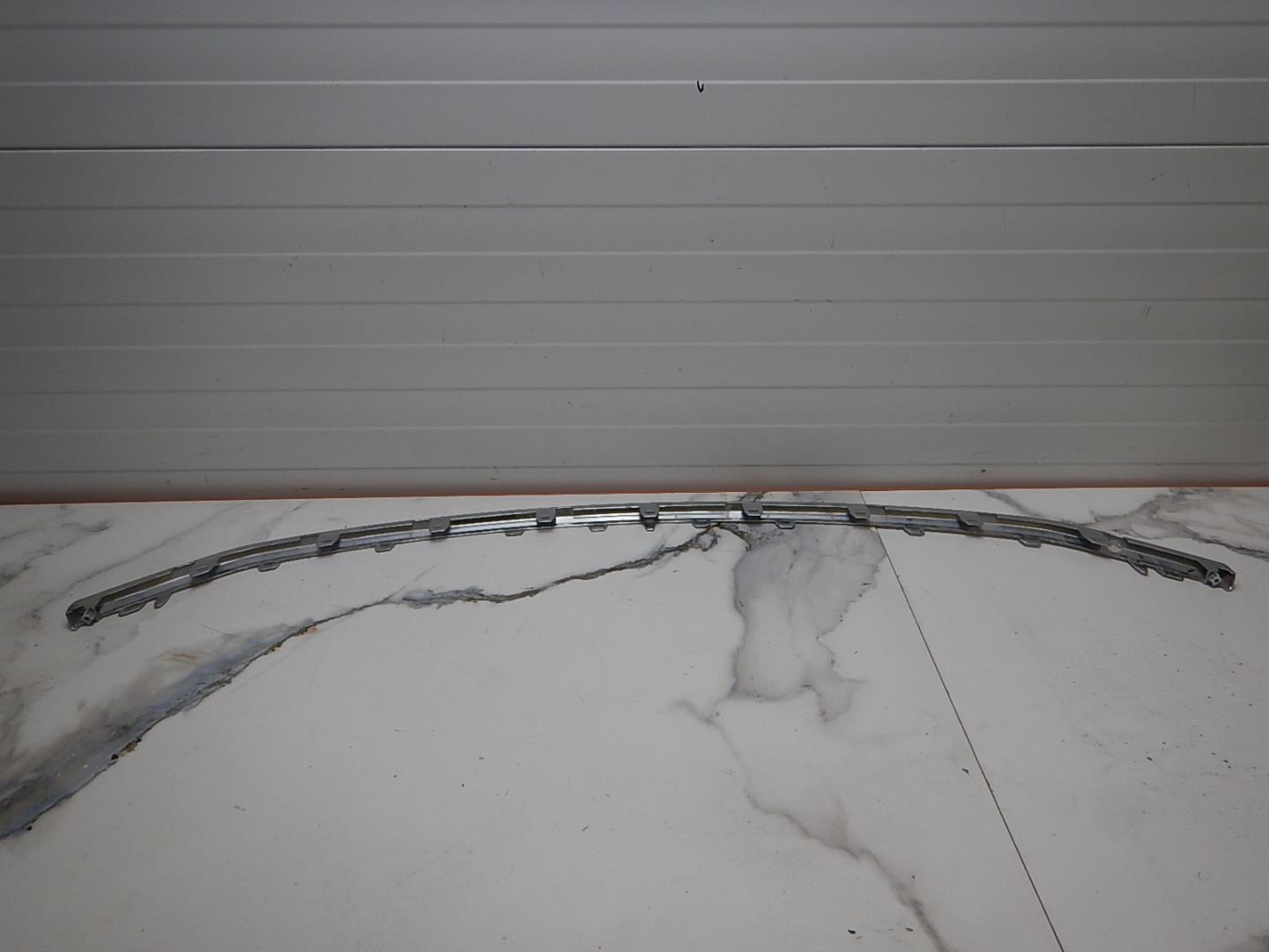 Молдинг переднего бампера