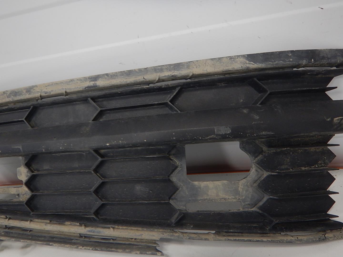 Решетка в бампер правая