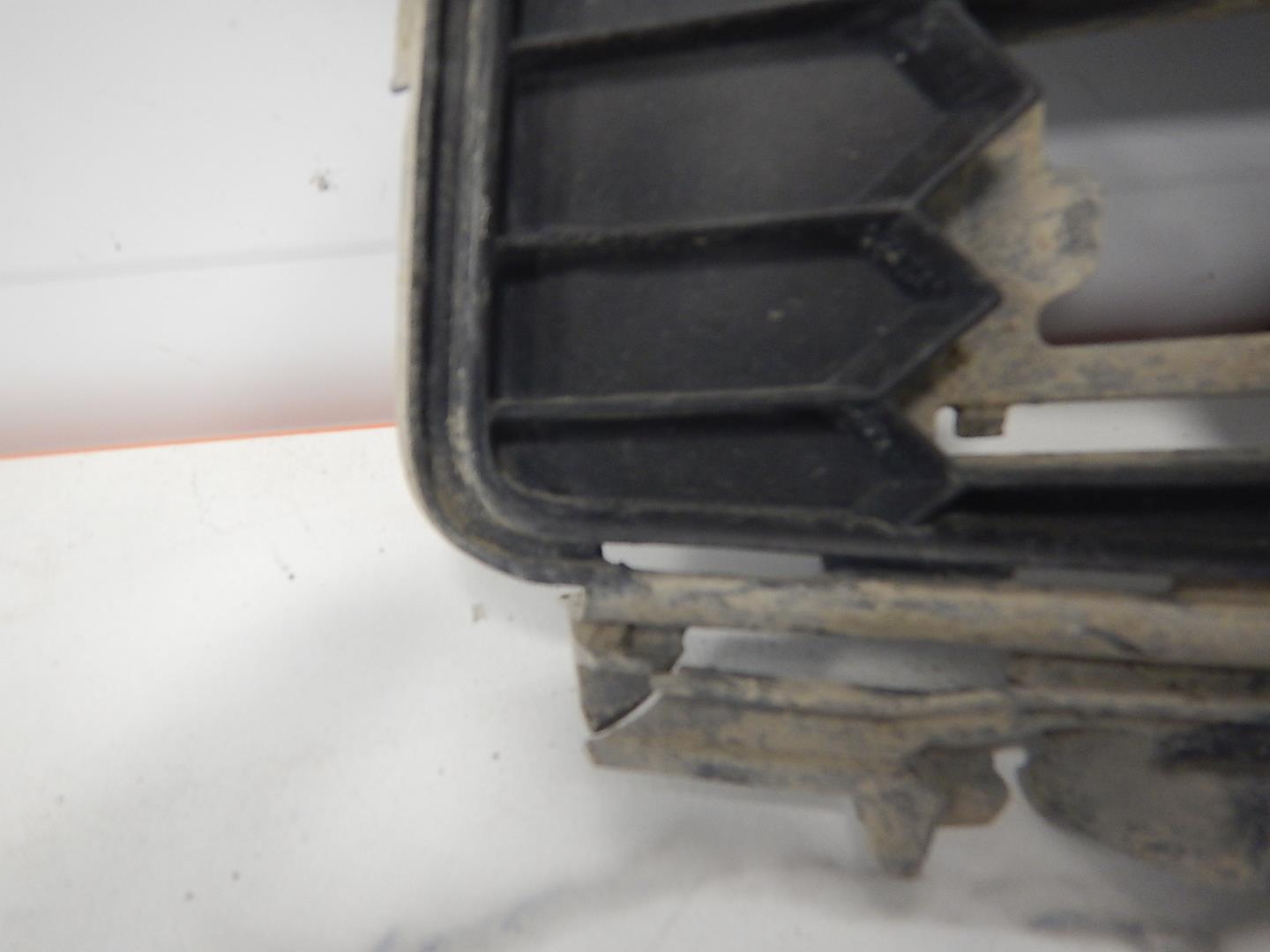 Решетка в бампер правая