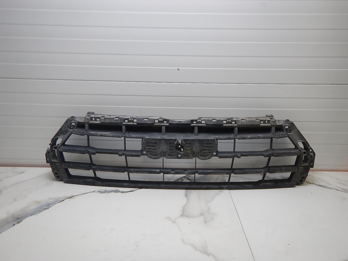 Кронштейн решетки радиатора