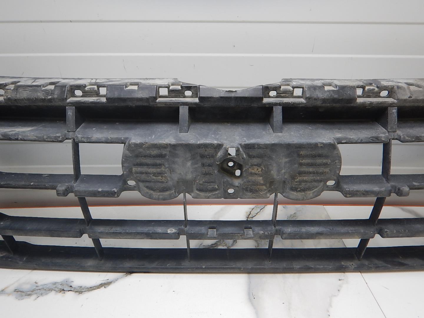 Кронштейн решетки радиатора