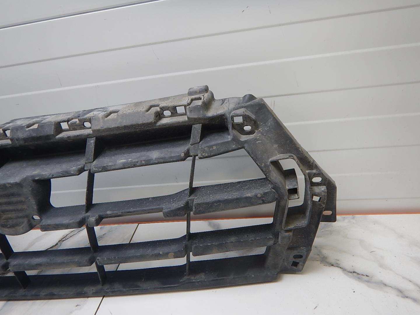 Кронштейн решетки радиатора