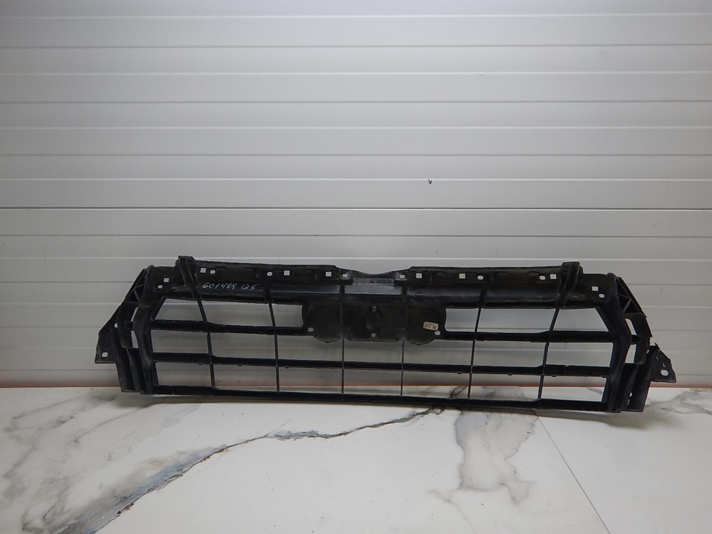 Кронштейн решетки радиатора