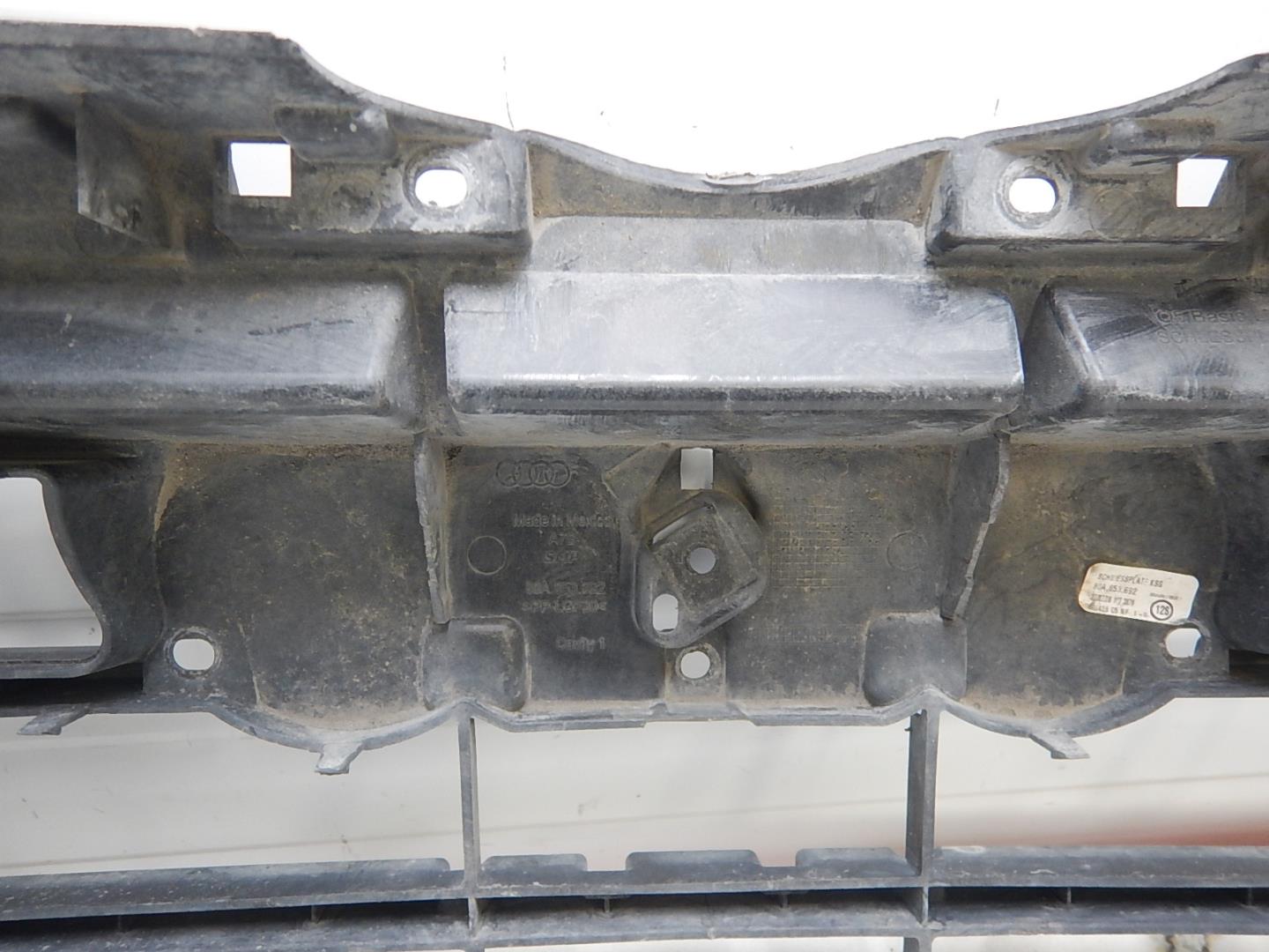 Кронштейн решетки радиатора