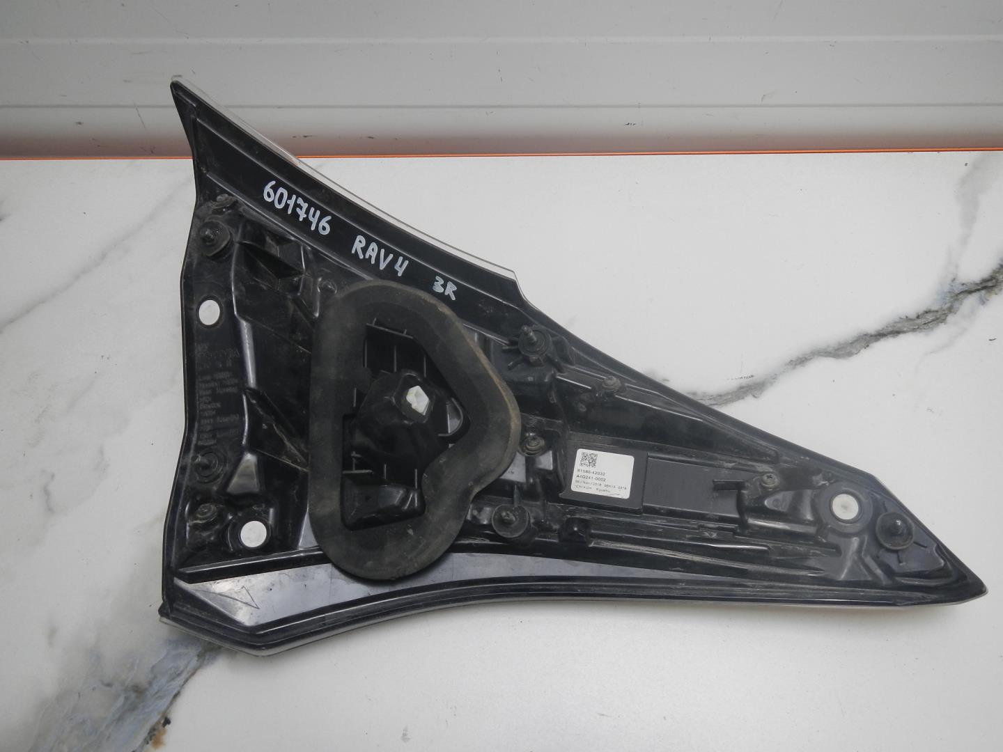 Фонарь задний внутренний правый