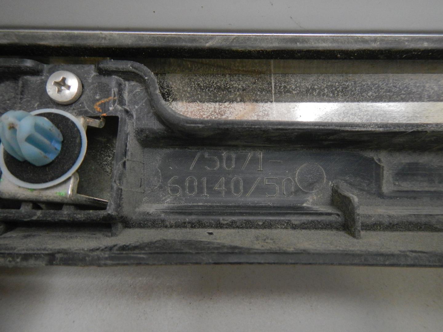 Молдинг передней правой двери