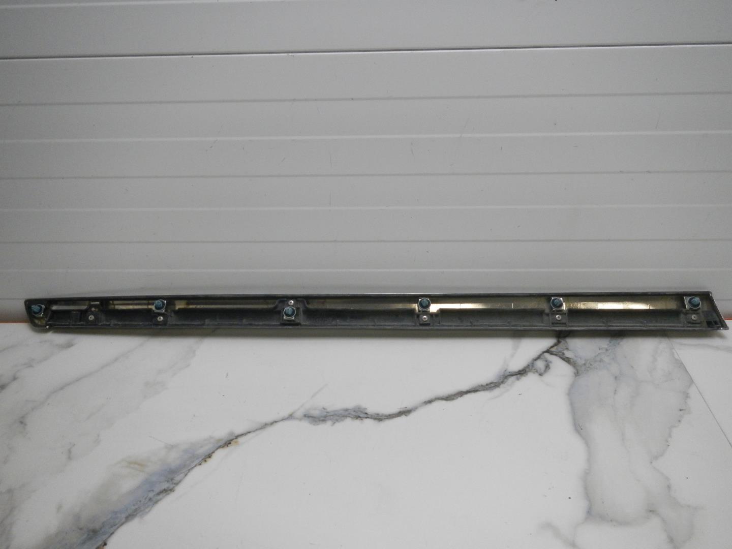 Молдинг передней правой двери