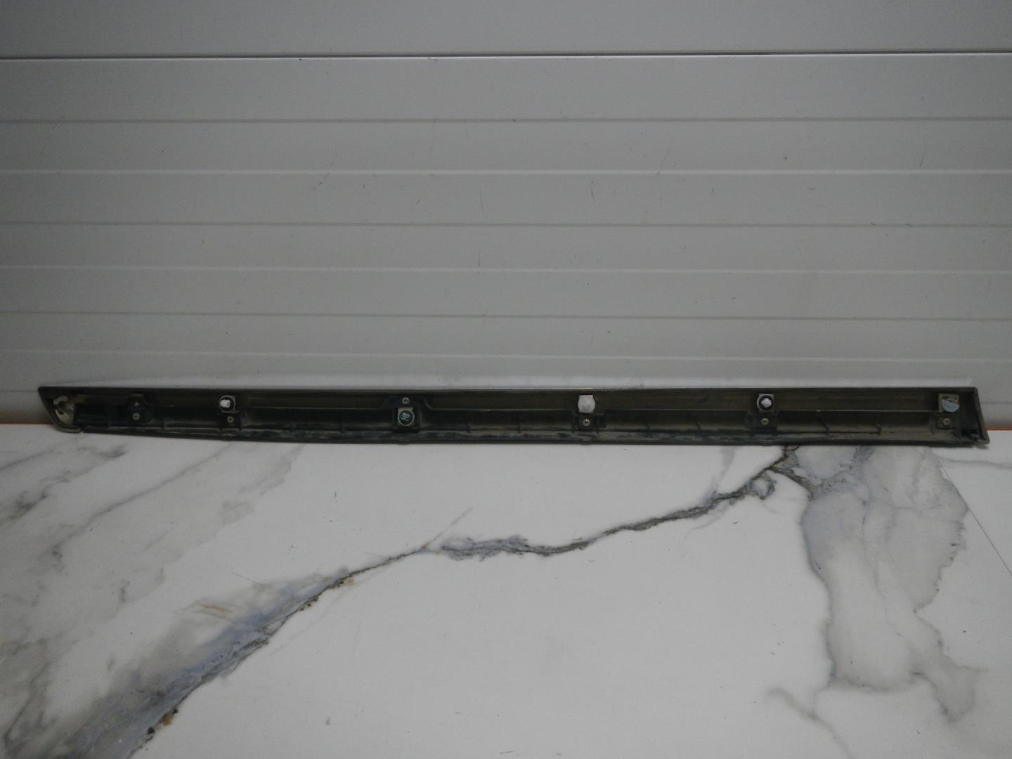 Молдинг передней правой двери